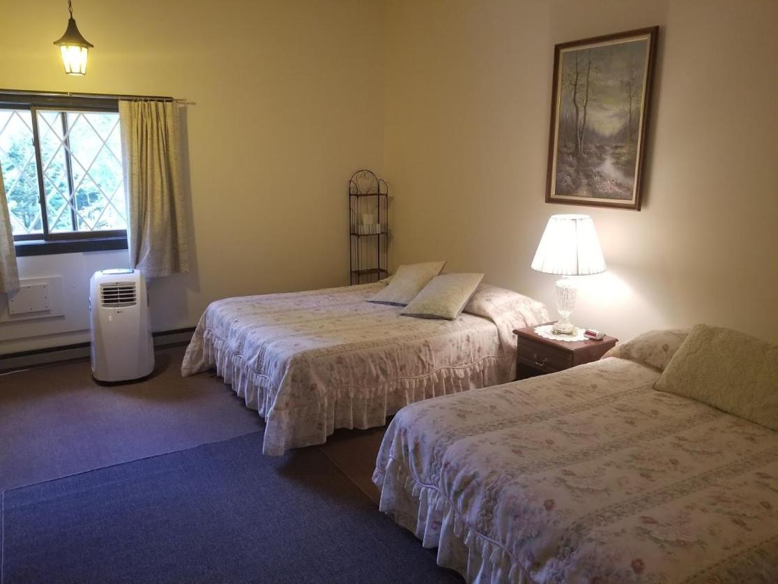 Kancamagus Swift River Inn Albany Room photo
